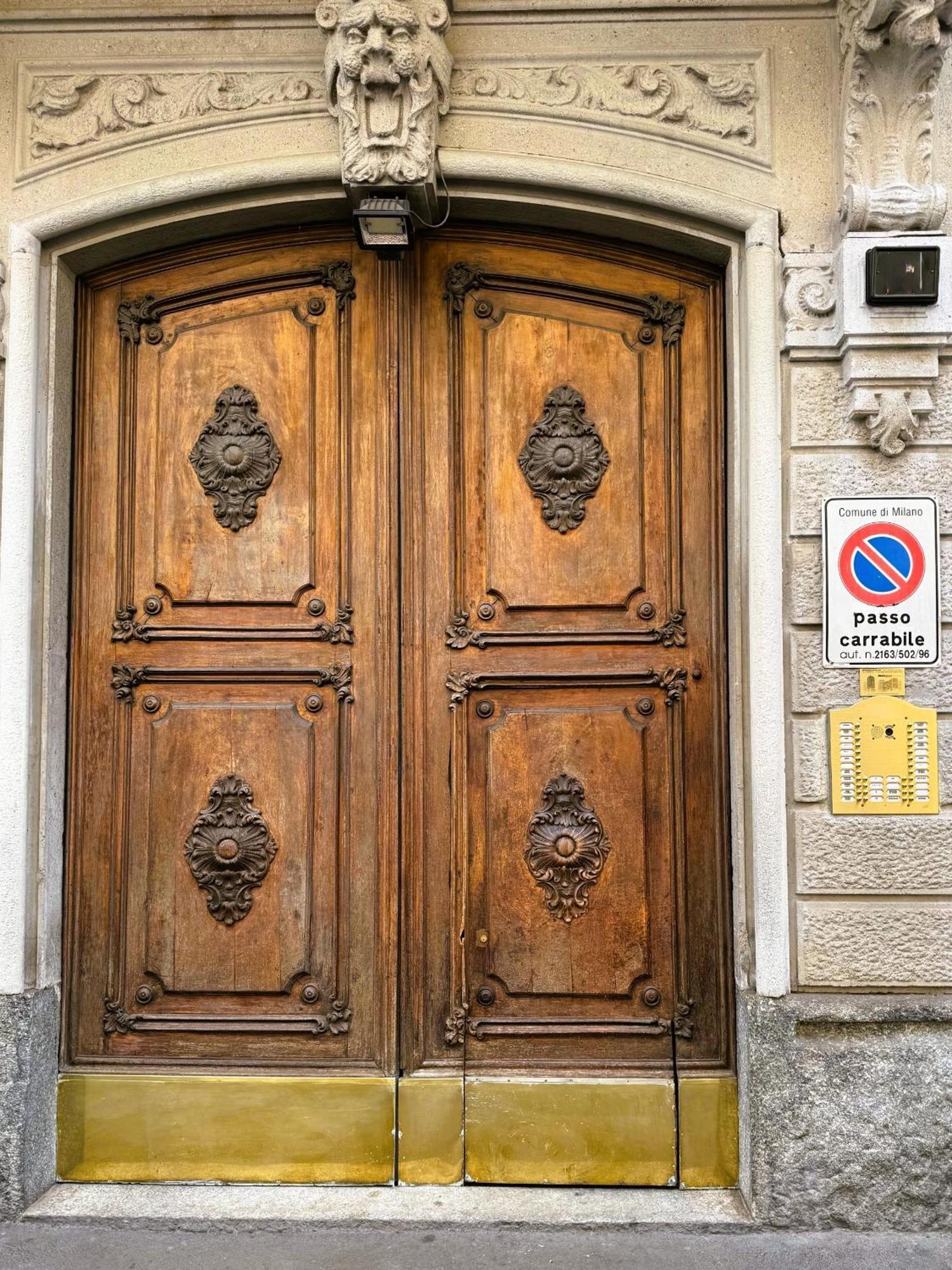 In Historic Building- Porta Venezia Appartamento